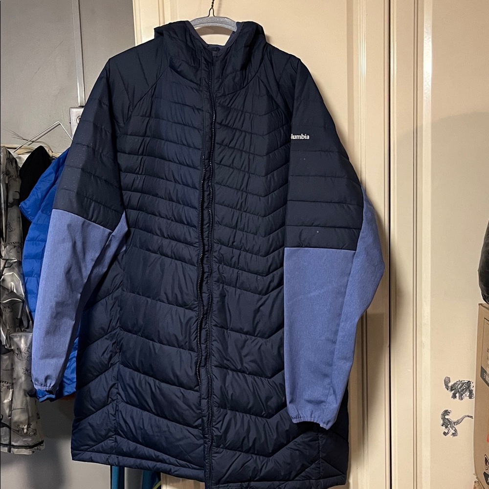 Columbia woman’s Insulated 3/4 Puffer Coat in Navy and Slate Blue